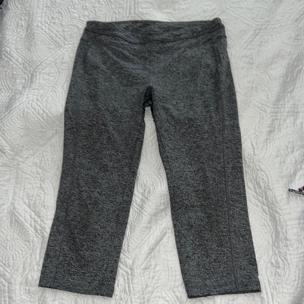 Grey cropped leggings